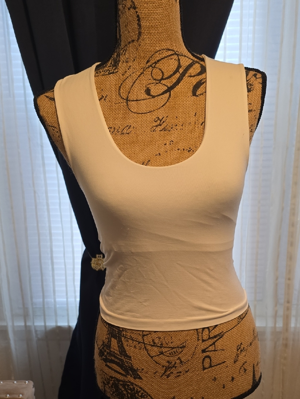AKIRA White Scoop Neck Tank Top